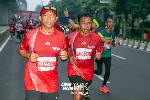 Race photo from ONE RUN 10 K