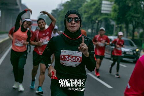 Race photo from ONE RUN 10 K