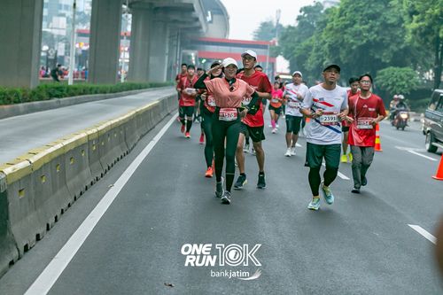 Race photo from ONE RUN 10 K