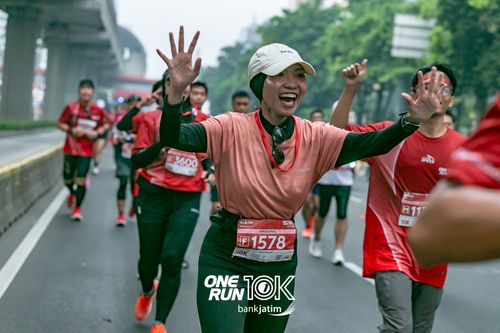 Race photo from ONE RUN 10 K