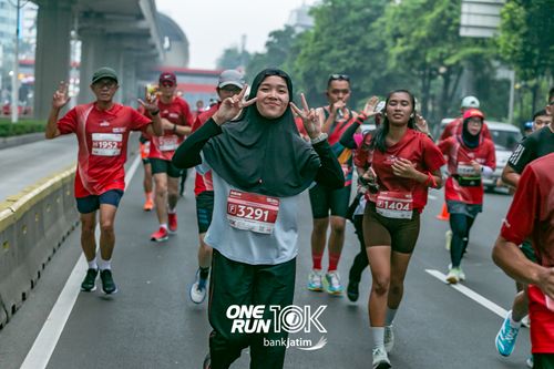 Race photo from ONE RUN 10 K