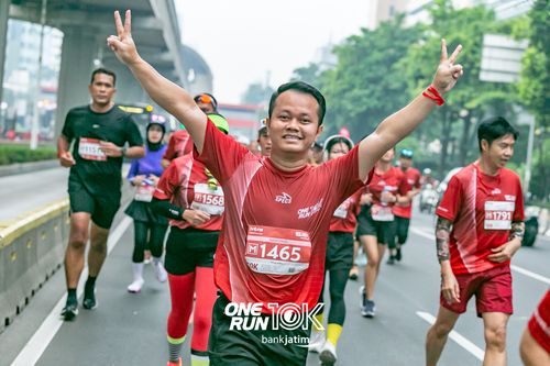 Race photo from ONE RUN 10 K