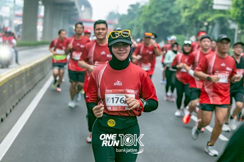 Race photo from ONE RUN 10 K