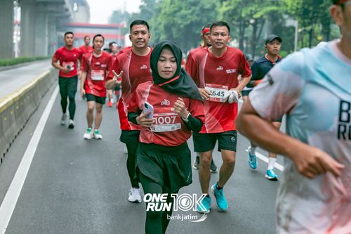 Race photo from ONE RUN 10 K