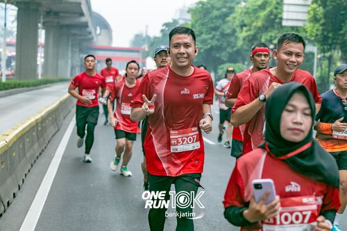 Race photo from ONE RUN 10 K