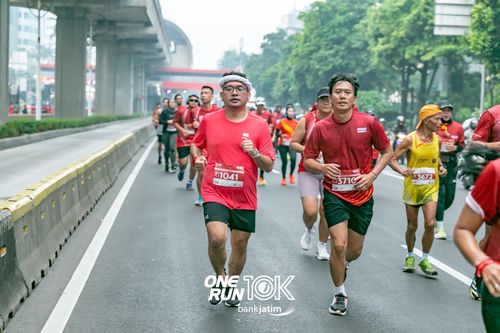 Race photo from ONE RUN 10 K