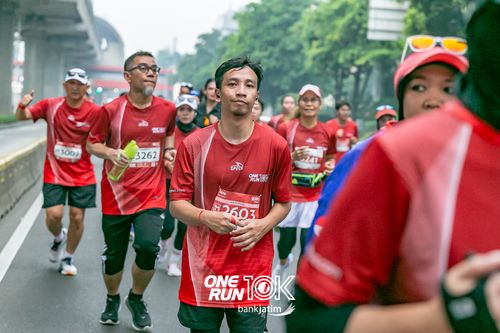 Race photo from ONE RUN 10 K