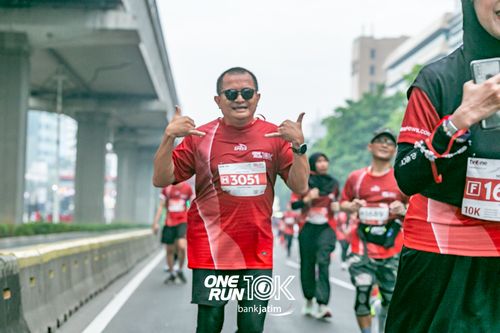 Race photo from ONE RUN 10 K