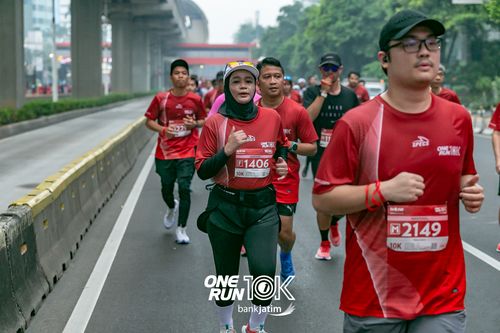 Race photo from ONE RUN 10 K