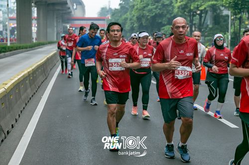 Race photo from ONE RUN 10 K