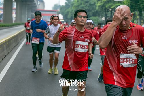 Race photo from ONE RUN 10 K
