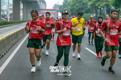 Race photo from ONE RUN 10 K