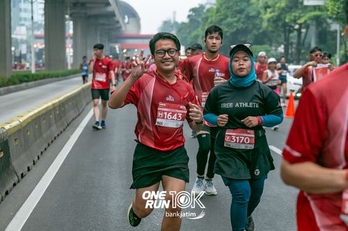 Race photo from ONE RUN 10 K