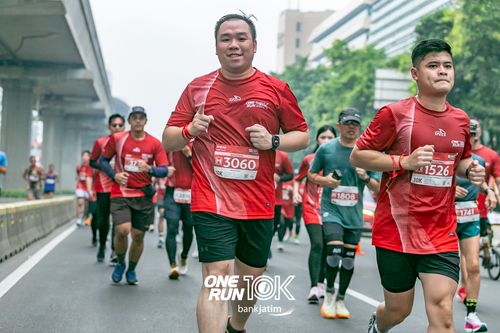 Race photo from ONE RUN 10 K