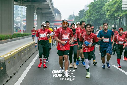 Race photo from ONE RUN 10 K