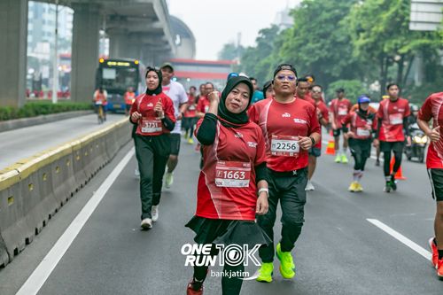 Race photo from ONE RUN 10 K
