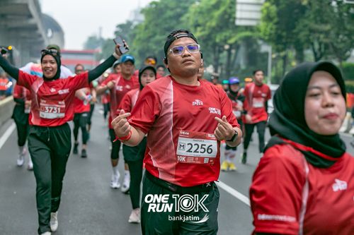 Race photo from ONE RUN 10 K