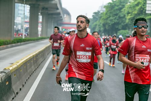 Race photo from ONE RUN 10 K