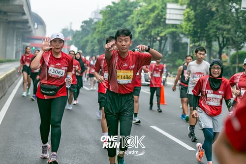 Race photo from ONE RUN 10 K