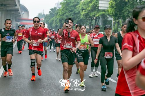 Race photo from ONE RUN 10 K