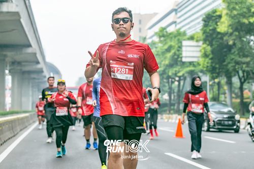 Race photo from ONE RUN 10 K