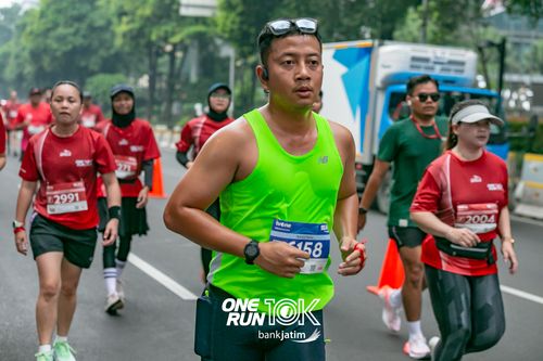 Race photo from ONE RUN 10 K