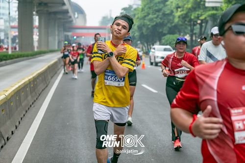 Race photo from ONE RUN 10 K