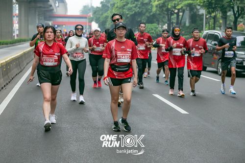Race photo from ONE RUN 10 K