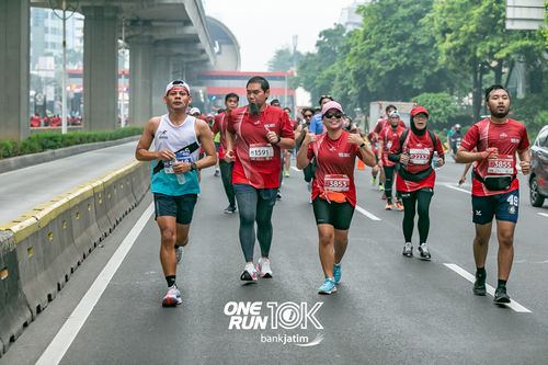 Race photo from ONE RUN 10 K