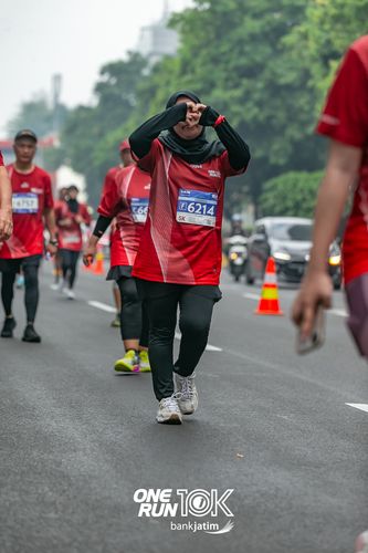 Race photo from ONE RUN 10 K