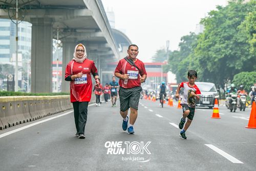 Race photo from ONE RUN 10 K