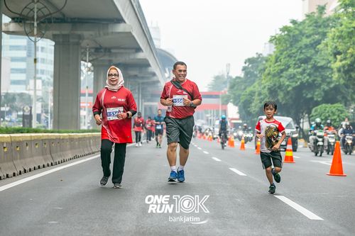 Race photo from ONE RUN 10 K