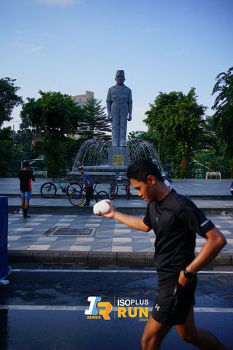 Race photo from Isoplus Run 2024 Surabaya