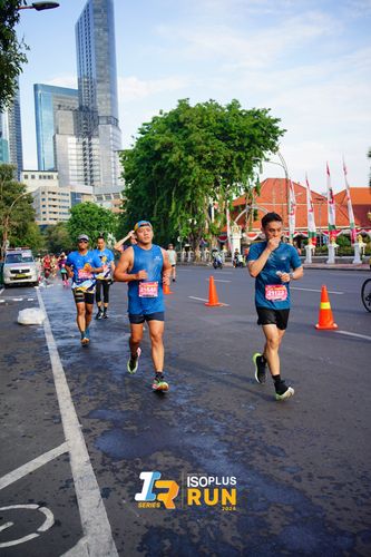 Race photo from Isoplus Run 2024 Surabaya