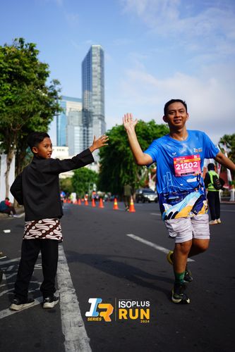 Race photo from Isoplus Run 2024 Surabaya
