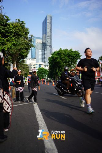 Race photo from Isoplus Run 2024 Surabaya