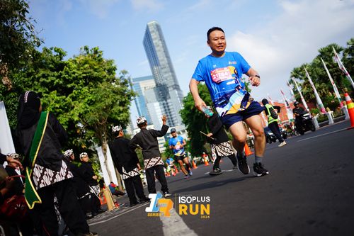 Race photo from Isoplus Run 2024 Surabaya