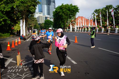 Race photo from Isoplus Run 2024 Surabaya