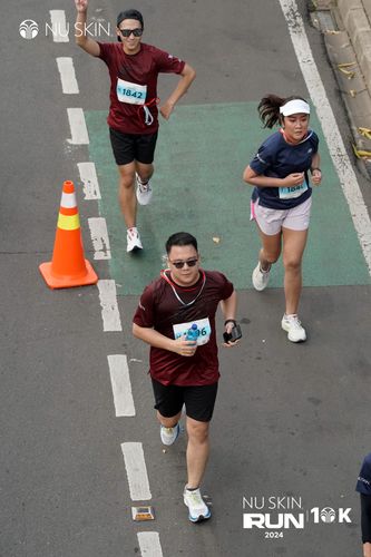 Race photo from Nu Skin Run 10K