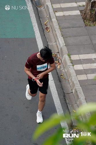 Race photo from Nu Skin Run 10K