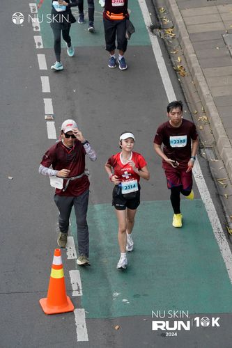 Race photo from Nu Skin Run 10K