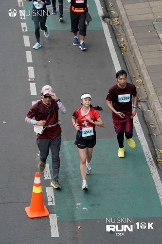 Race photo from Nu Skin Run 10K