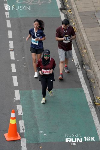 Race photo from Nu Skin Run 10K