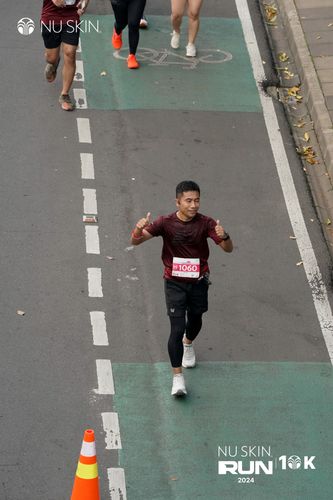 Race photo from Nu Skin Run 10K