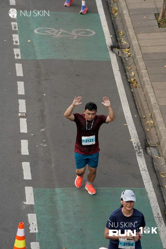 Race photo from Nu Skin Run 10K