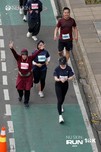 Race photo from Nu Skin Run 10K