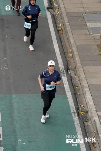 Race photo from Nu Skin Run 10K