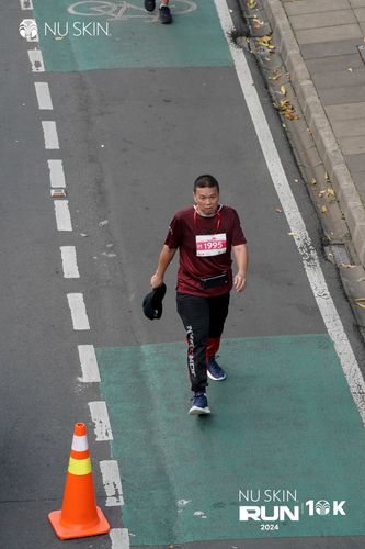 Race photo from Nu Skin Run 10K