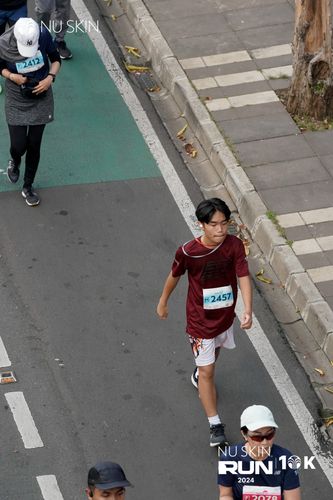 Race photo from Nu Skin Run 10K