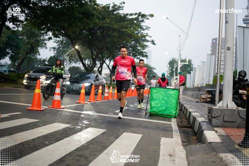 Race photo from Smartfren Run 2025 